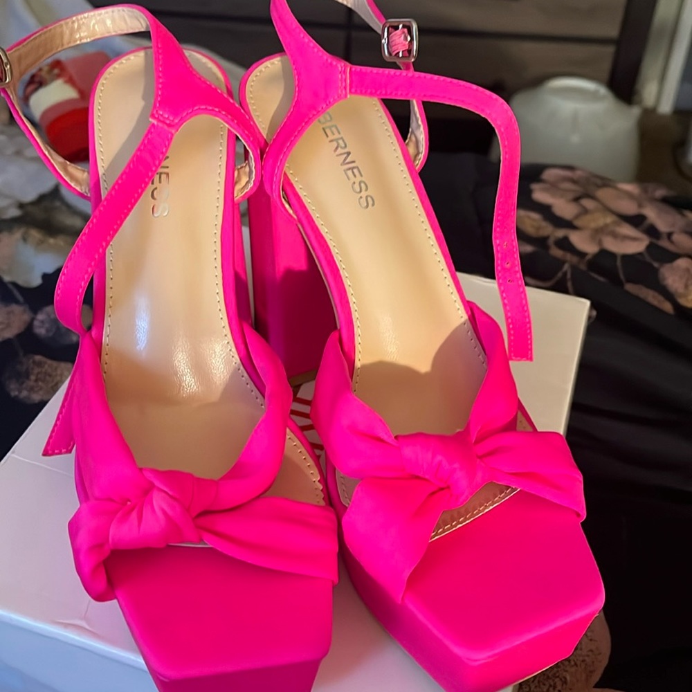 Bright pink platform heels, never worn only tried on